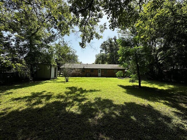 Building Photo - 617 Cranford St