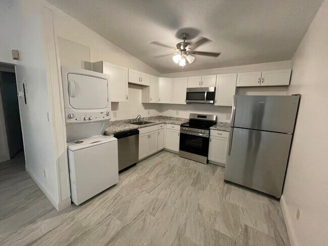 Foto del edificio - 6831 Tiki Ln