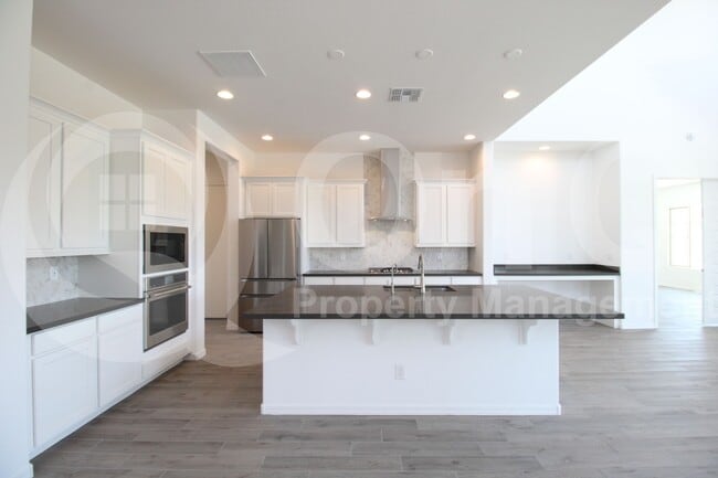 Building Photo - 19031 E Braeburn Ln