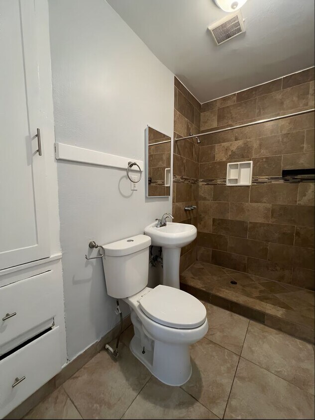 Foto del edificio - BeautiRemodeled Studio Type Apartment - Co...