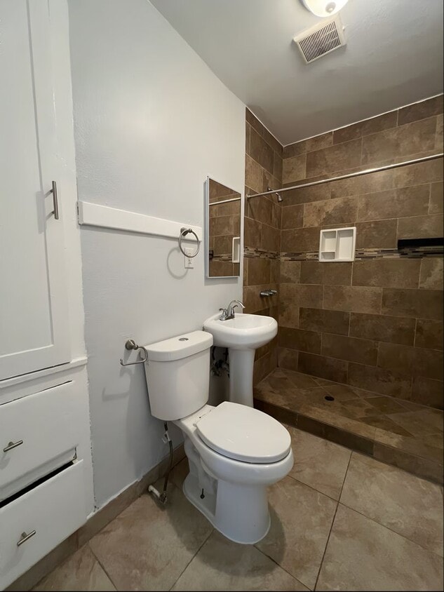 Building Photo - BeautiRemodeled Studio Type Apartment - Co...