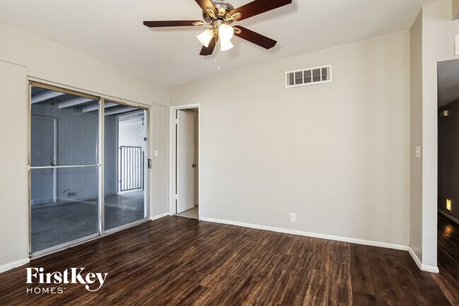 Foto del edificio - 8830 N 37th Ave
