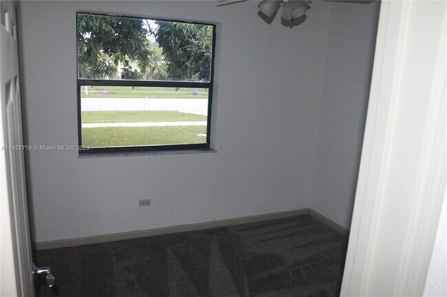 Building Photo - 6201 SW 38th Ct
