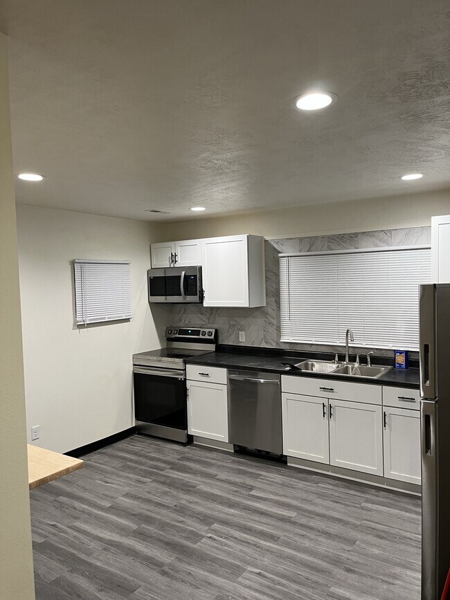 Kitchen - 426 1st St SW
