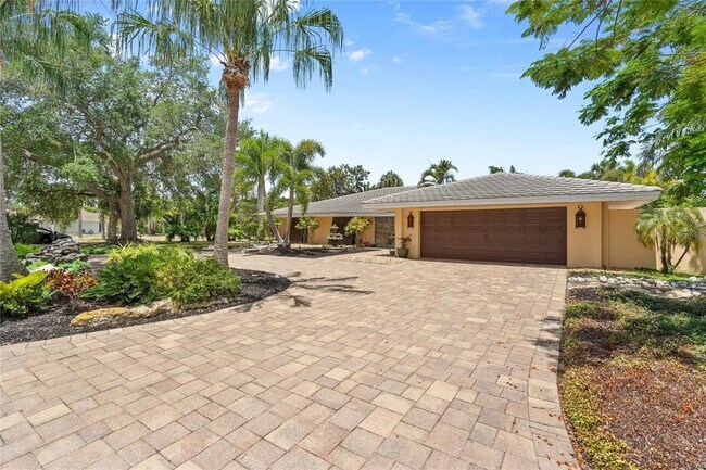 Building Photo - 628 N Owl Dr