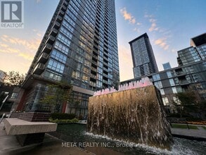 Building Photo - 15 Fort York Blvd