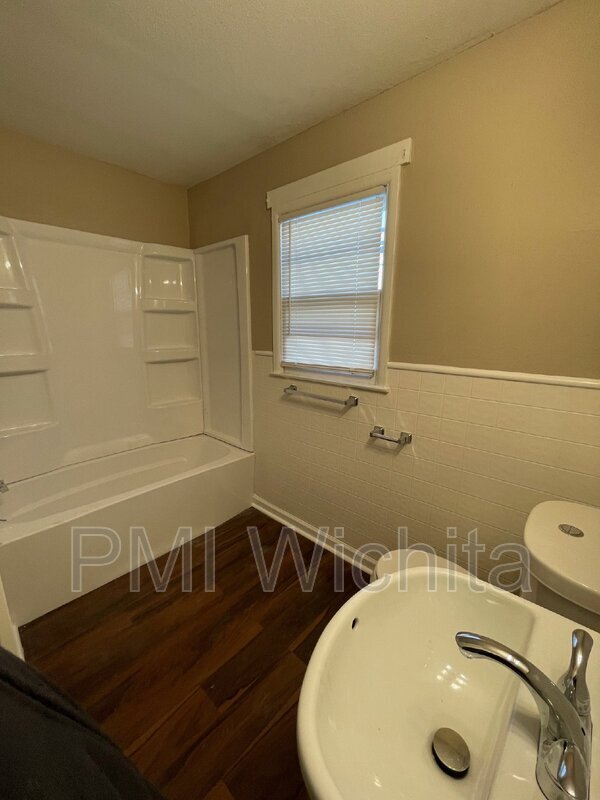 Foto del edificio - 2548 N Wellington Pl