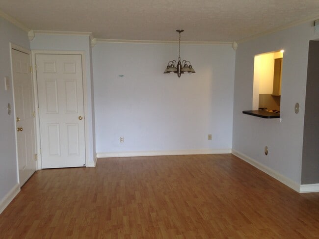 Building Photo - 1338 Lynmar Dr