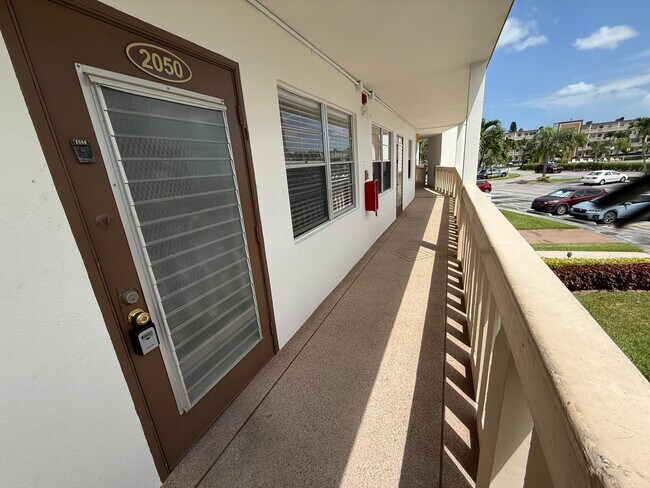 Foto del edificio - 2050 Guilford C