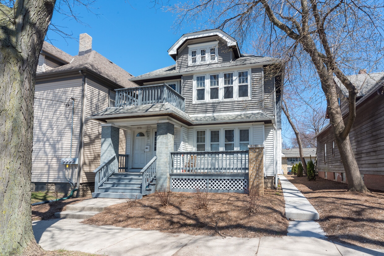 2370 N Bremen, MILWAUKEE, WI 53202 Townhouse for Rent in MILWAUKEE