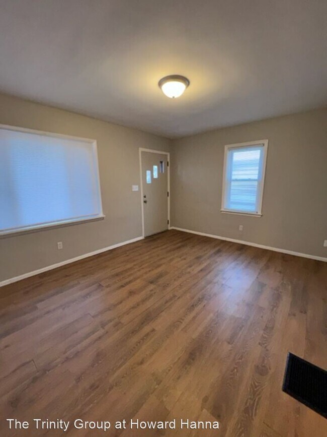 Foto del edificio - 3 br, 1 bath House - 121 Rosslyn Avenue