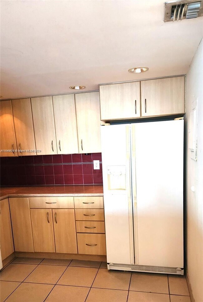 Foto del edificio - 555 NE 15th St