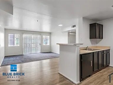 Foto del edificio - 15231 Sherman Way