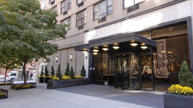 Building Photo - 240 E 27th St