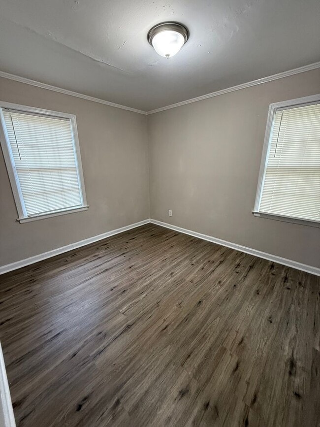 Building Photo - Charming 4 bedroom 2 bath home in Oakhaven