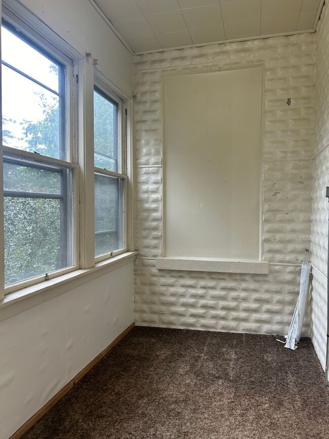 Building Photo - 609 S 24th Street