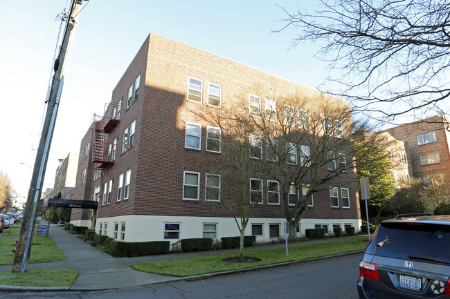 Building Photo - The Carlyle Apartments