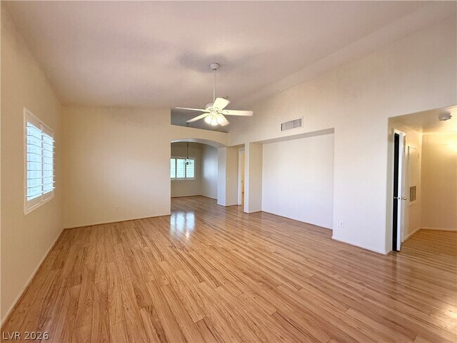 Foto del edificio - 7450 S Eastern Ave