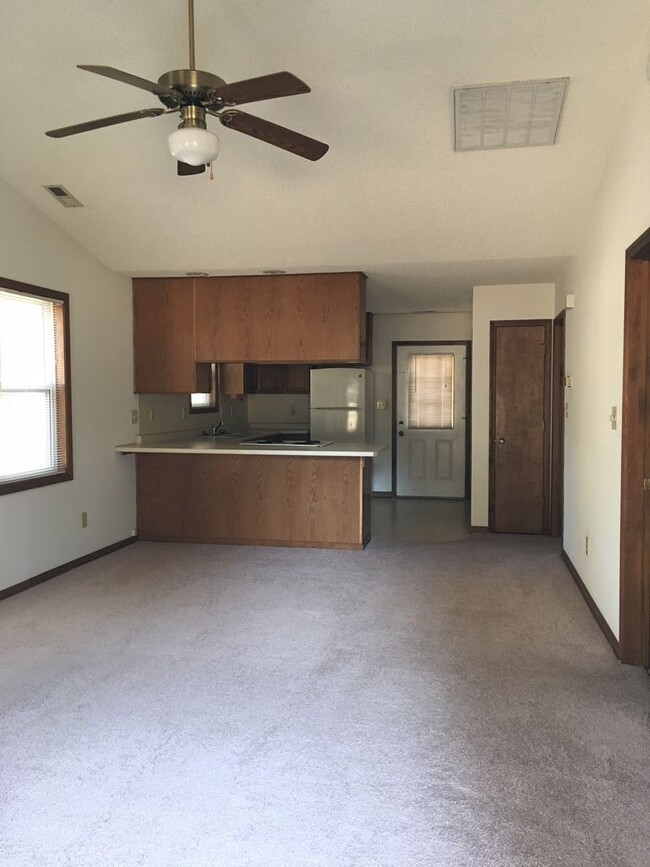 Building Photo - 119 Birdie Ct