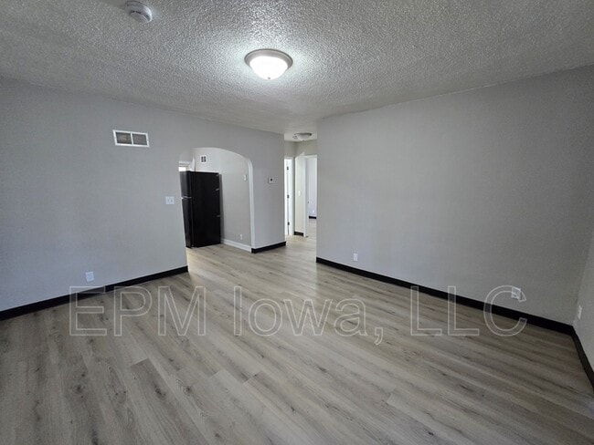 Foto del edificio - 1125 N Barclay St