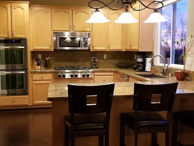 Foto del edificio - 3004 Fox Hill Dr