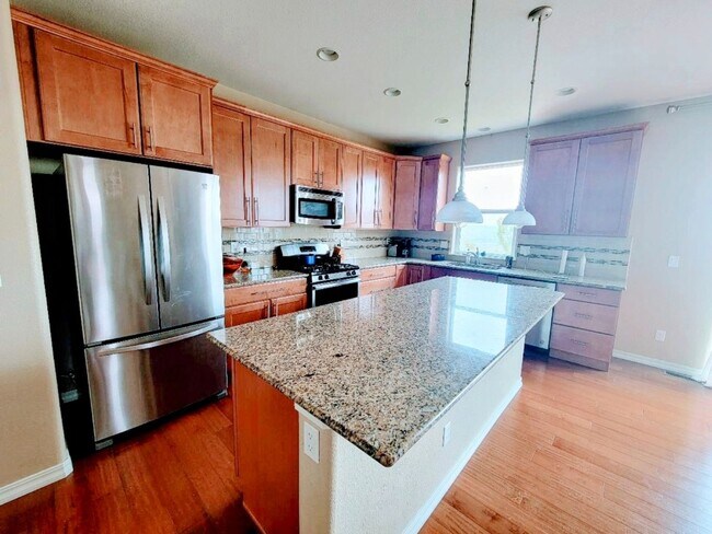 Foto del edificio - Immaculate 4-bedroom house in gated commun...