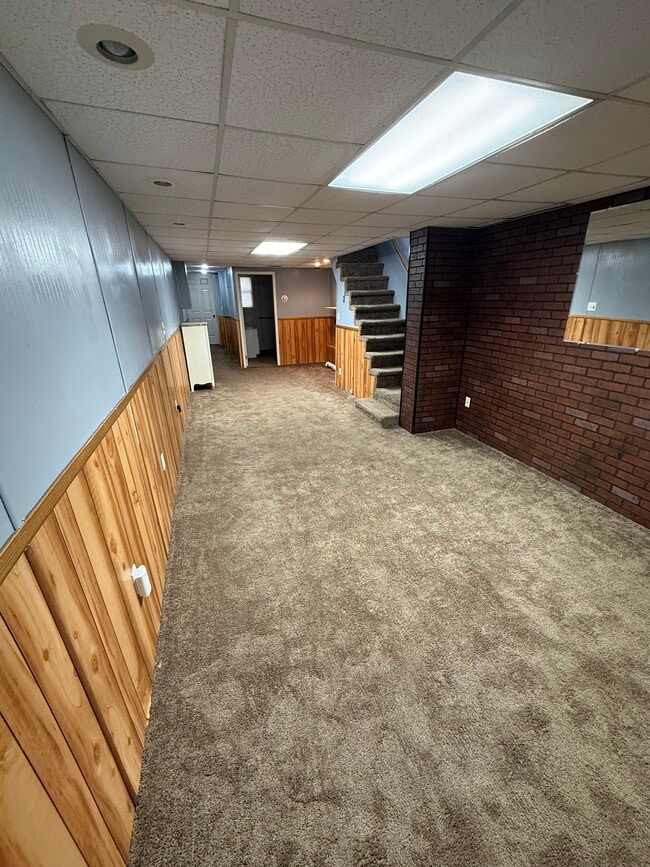 Building Photo - 302 N Maple St