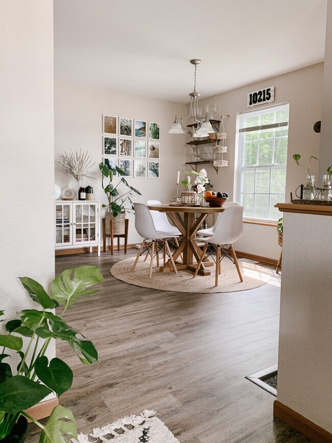 Fotografía del edificio - 5309 Deer Valley Dr