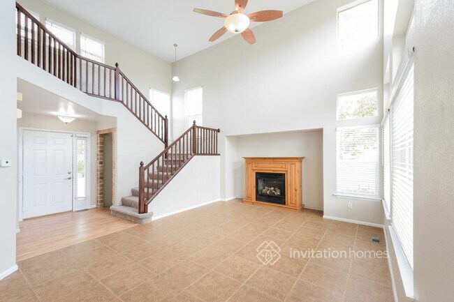 Building Photo - 2121 Sandhurst Dr