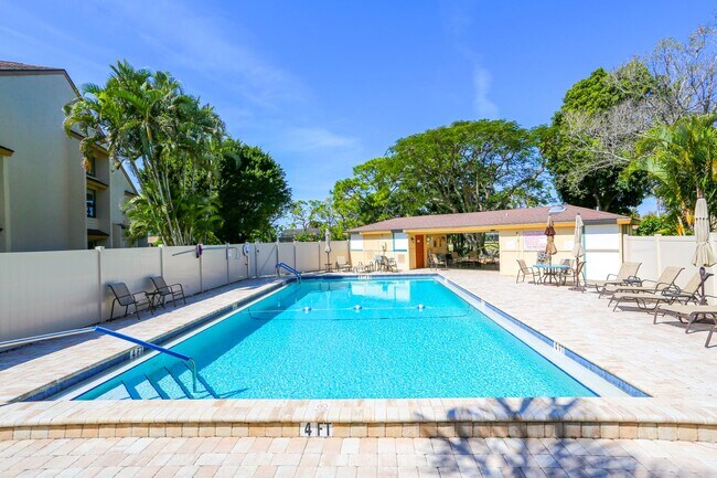 Foto del edificio - ***3BED/2BATH***FURNISHED***GOLF COURSE VI...