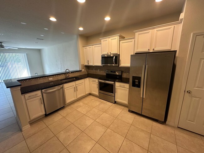 Foto del edificio - 3bd/2.5ba Beautiful Townhome! Move In ASAP!