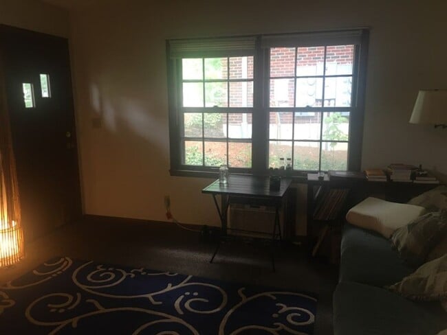 Building Photo - 1BR/1BA East Campus - Short Distance to Ca...