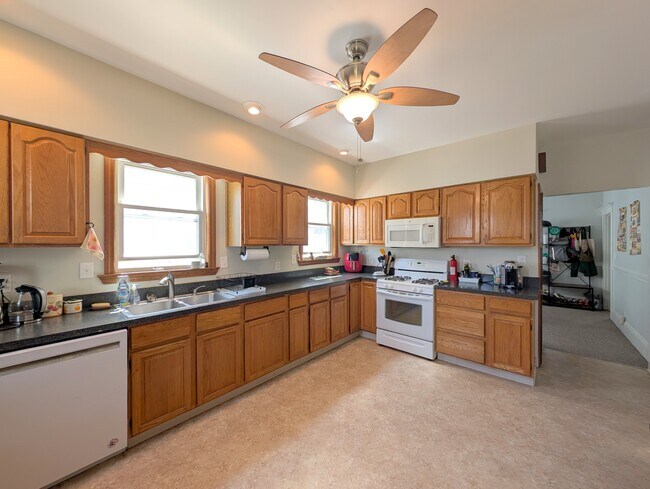 Building Photo - 42 Lowden Ave