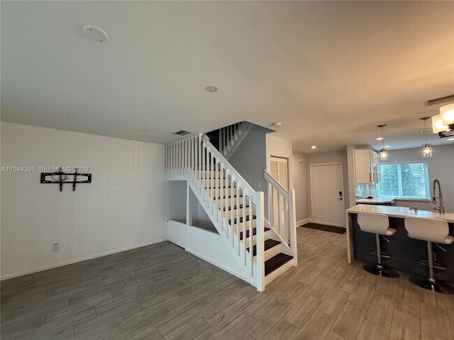 Foto del edificio - 823 NW 208th Terrace