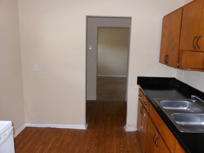 Building Photo - Charming 3/2 in Northside JAX!