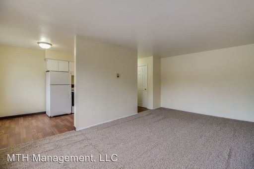 Foto del edificio - 3227-3227 Holiday Dr