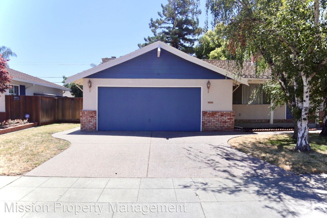 Primary Photo - 3 br, 2 bath House - 36045 Larch Way