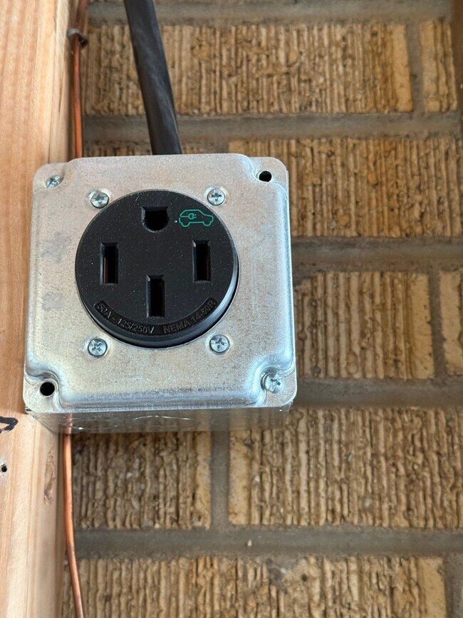 Photo - 3BR,  2.5 bath + Office + Garage **August ... House