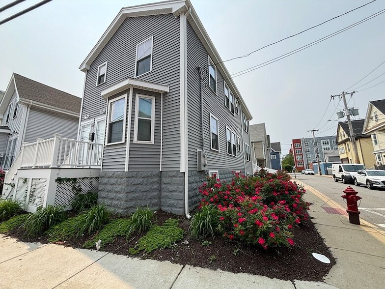 Primary Photo - 160 Bow St