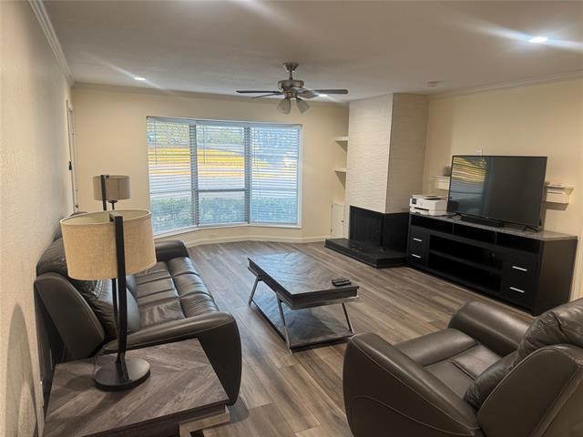 Foto del edificio - 7832 Royal Ln