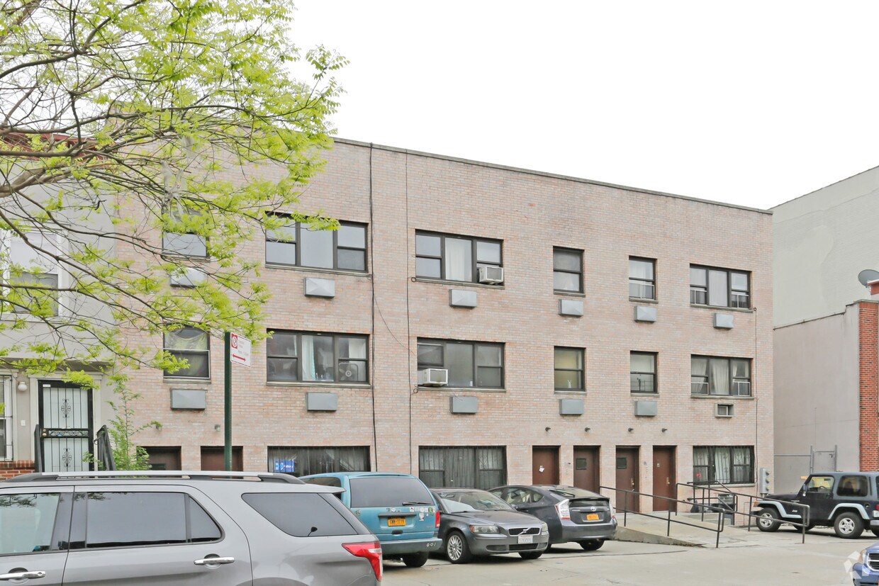 Building Photo - 684-686 Willoughby Ave