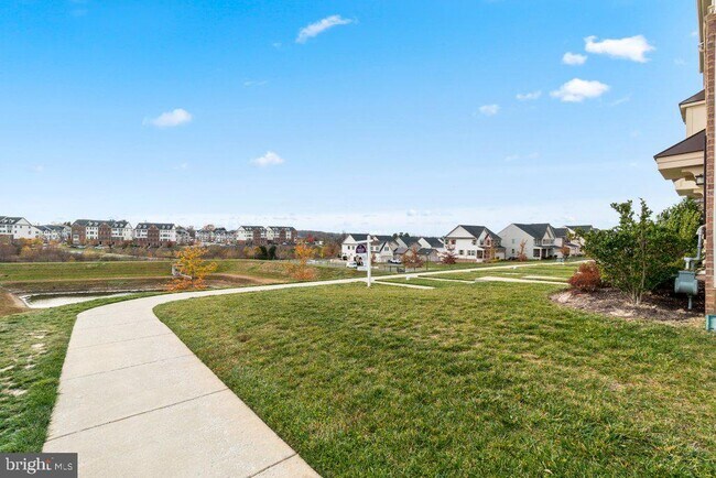 Building Photo - 5903 Duvel St