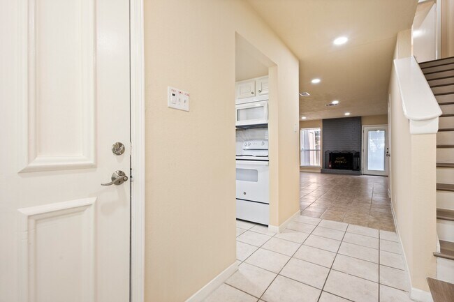 Foto del edificio - 5921 Arncliffe Dr