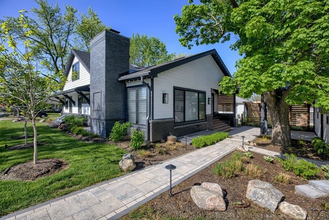 Building Photo - Fully Furnished 5-Bedroom with High-End Fi...