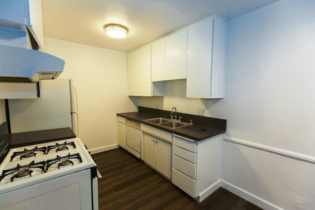 Building Photo - 910 N Ogden Dr