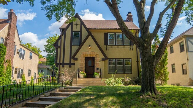 Foto del edificio - 4017 DuPont Ave S