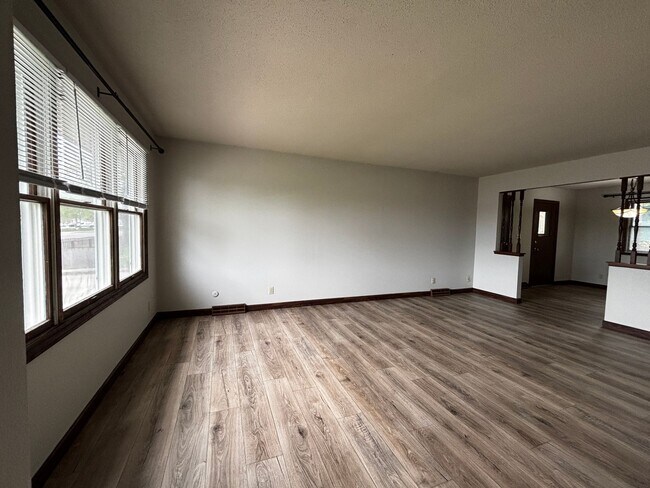 Foto del edificio - 3 Bedroom 2 Bath Duplex