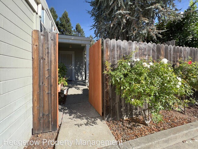 Foto del edificio - 3 br, 2 bath House - 2732 Elks Way