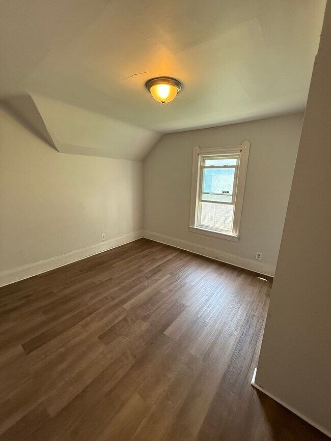 Foto del edificio - SECTION 8 and EDEN Accepted!! Newly Renova...