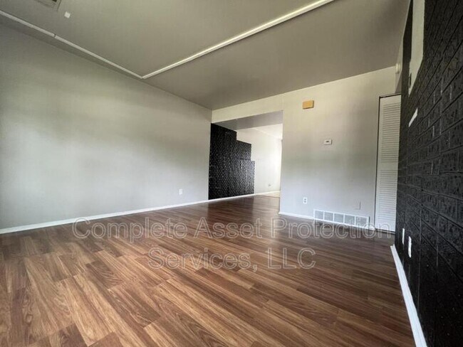 Building Photo - 2218 E Glendale Blvd